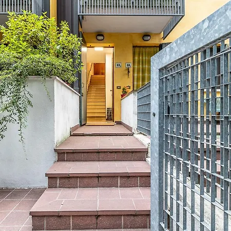 Green Park Apartment *